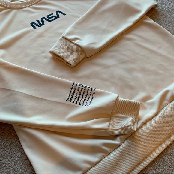 SHEIN | NASA Pullover Sweatshirt | CHAMPAGNE- SMALL - Picture 4 of 10